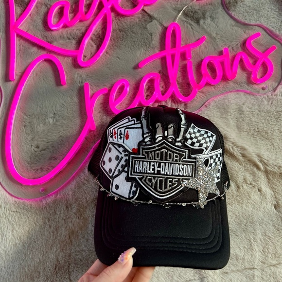 Harley Davidson trucker hat with star chain. New never worn. - Picture 3 of 3